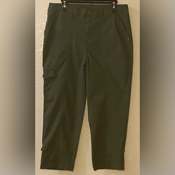 CHICO’S Pants - CHICO’S Convertible Poplin Cargo Crops size1.5 = M/10